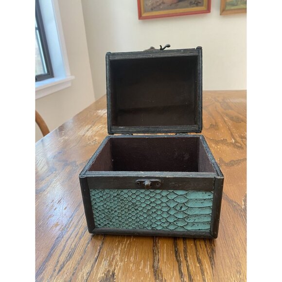 Vintage BLue Faux Leather Small Treasure Chest Jewelry Storage Box - Picture 2 of 7